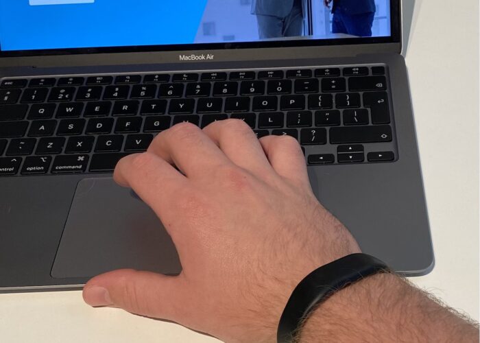 linkband-on-arm linkband-on-arm